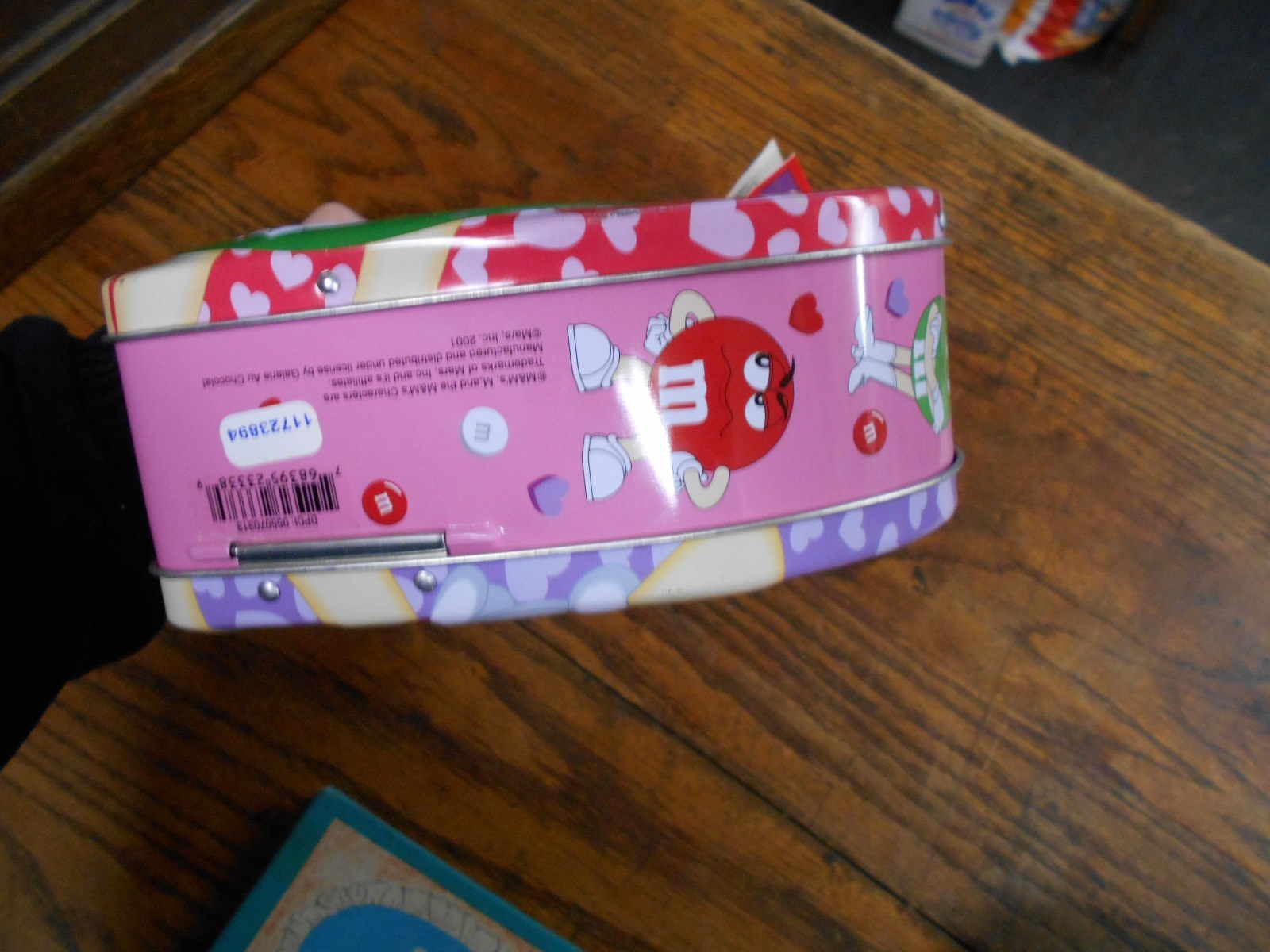 2001 metal Be Mine Valentine M & M storage tin heart w snap closure & handle