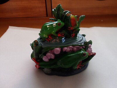 NEW WITH BOX FROG TRINKET BOX