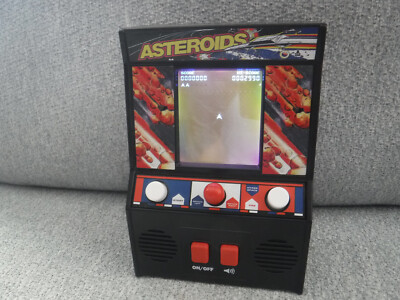 Asteroids #09542 Handheld Classic MINI ARCADE game Basic Fun 2017 Tested WORKS