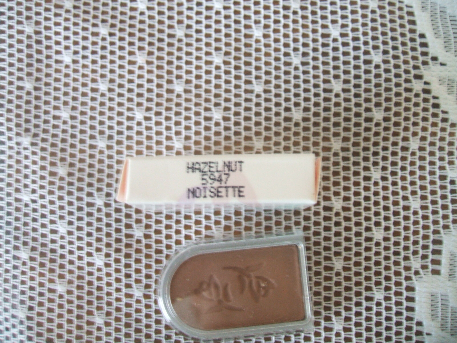 MARY KAY Powder Perfect Eye Color HAZELNUT ~ New in Box