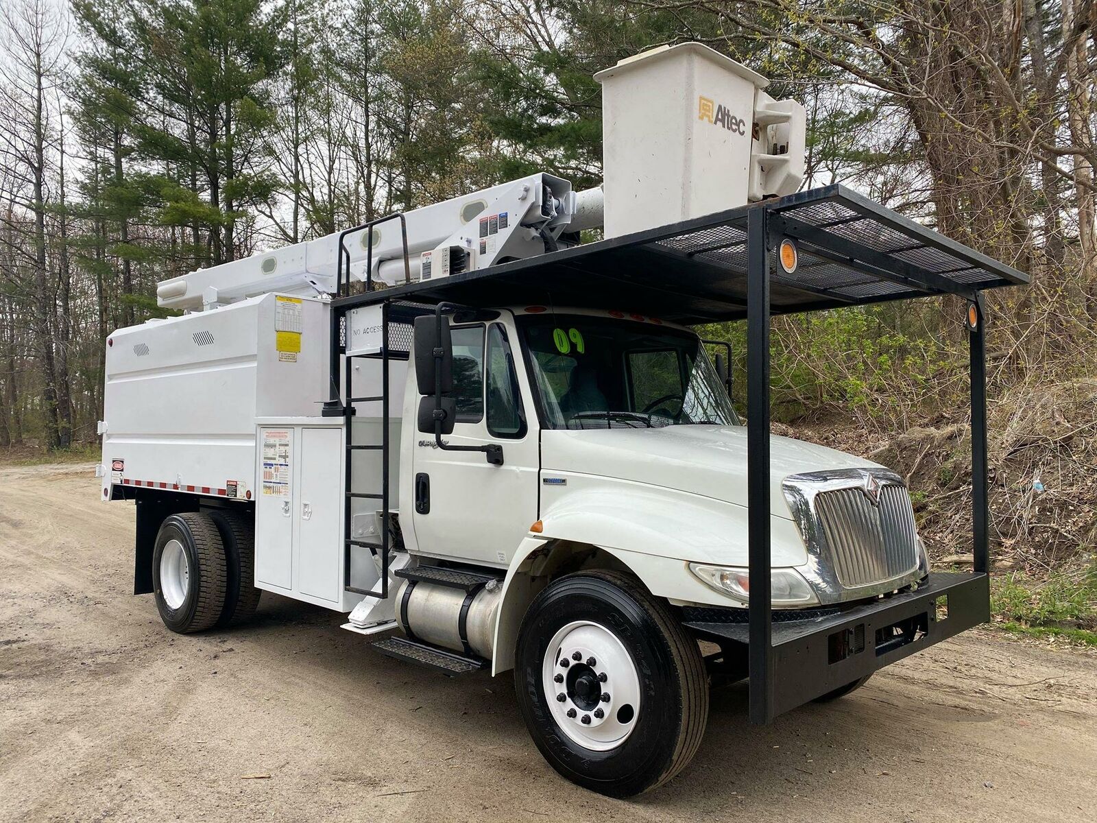 2009 International 4300 Altec 60  Forestry Bucket Truck   2009 International 4300 Altec 60  Forestry Bucket Truck