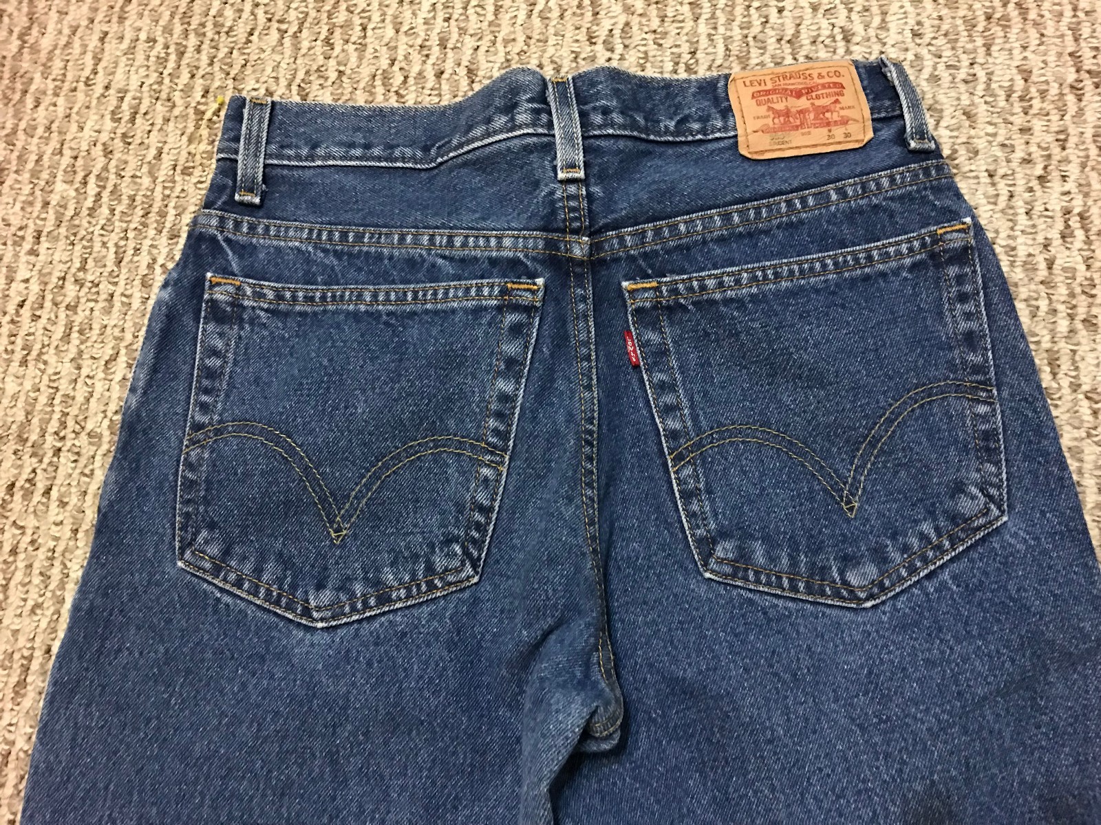 Levis 550 relaxed fit STUDENT red tab JEANS (size 20 reg 30 x 30  )