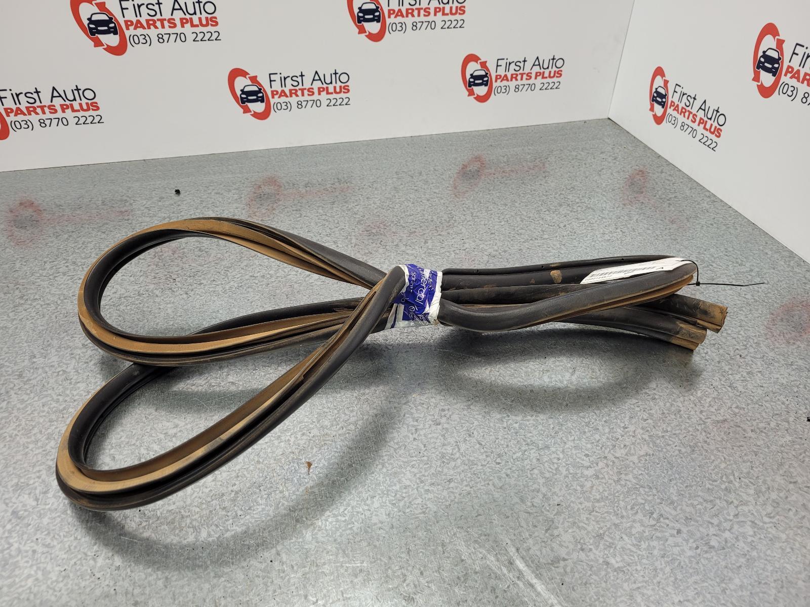 BODY SEAL RUBBER - TOYOTA HILUX 2008