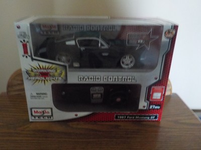 new Maisto 1967 Ford Mustang GT Radio Control Vehicle 1:24 IN BOX