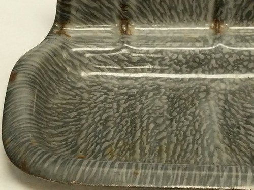 VINTAGE PRIMITIVE ENAMELED GRAY GRANITEWARE WALL MOUNT SOAP DISH