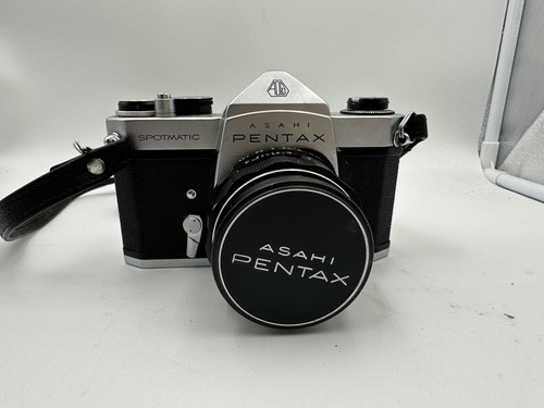 Asahi PENTAX SPOTMATIC SP FILM CAMERA SMC TAKUMAR 50mm F1.4