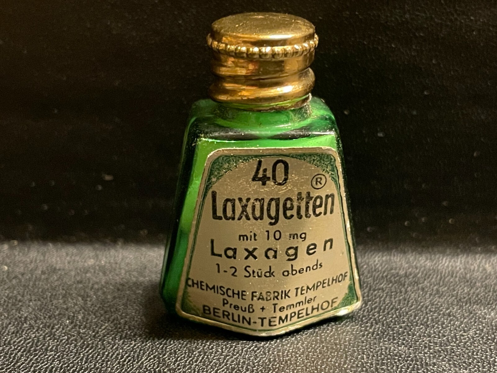 Vtg 40 Laxagetten Green Glass Bottle ~ Laxagen ~ Berlin Tempelhof ~ 1 1/2