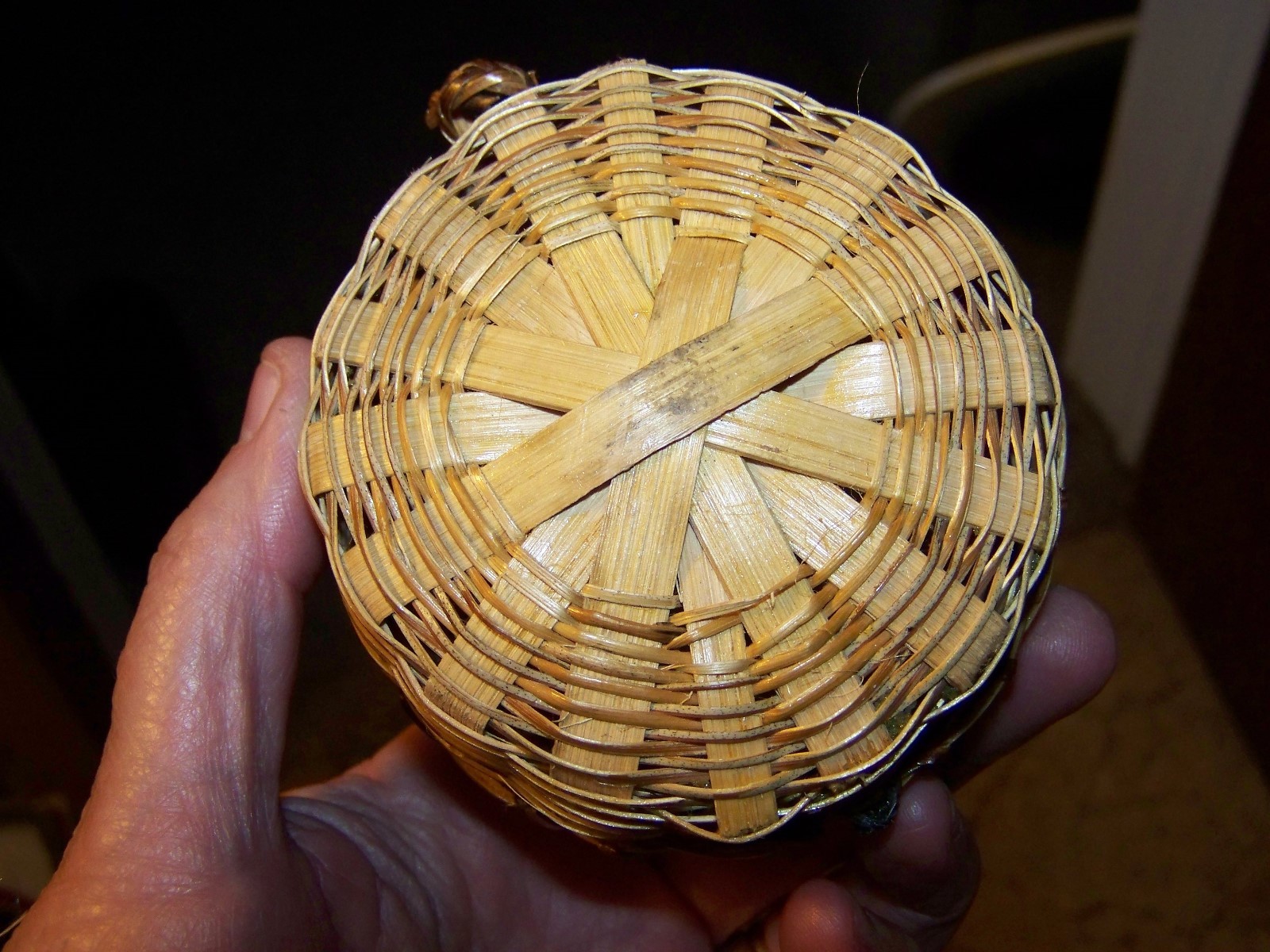 trinket wicker basket with lid approx 3 inches