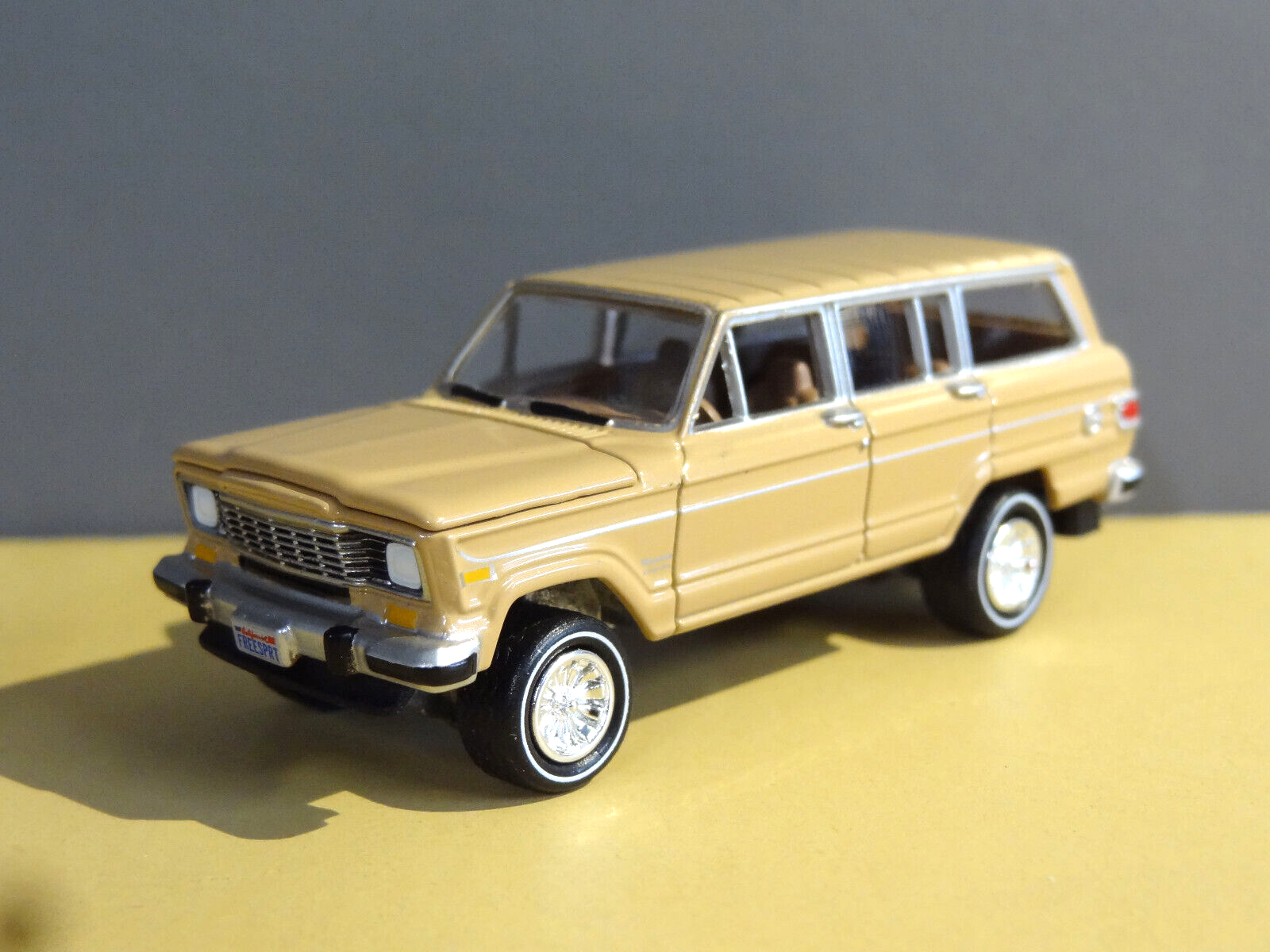 ★Jeep Wagoneer(1980)ダイキャスト1:43スケール 送料無料 1980-1984 AMC JEEP GRAND WAGONEER LIMITED 4X4 1/64 SCALE