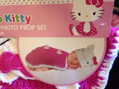 HELLO KITTY  0-3 month 2-piece photo prop set bib & cap photography
