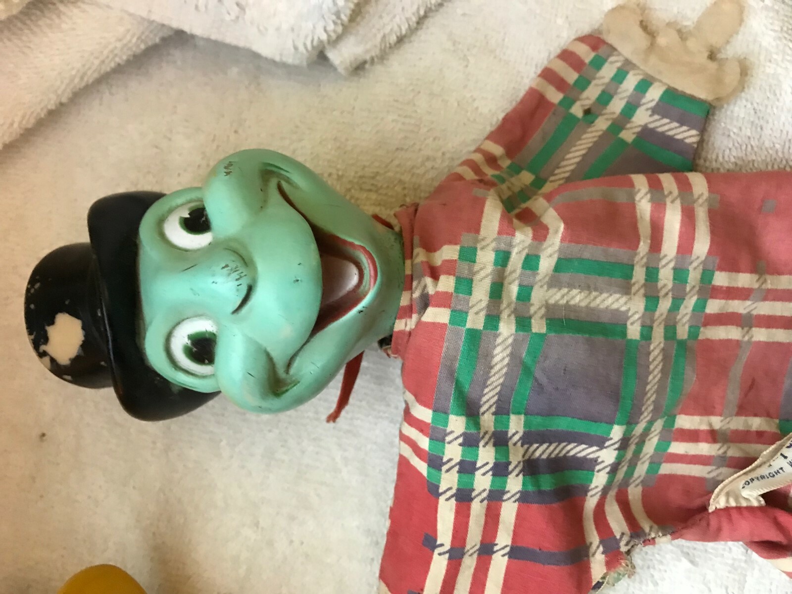 3 vintage Walt Disney hand puppets. Donald Duck, Jiminy Cricket, Pinocchio