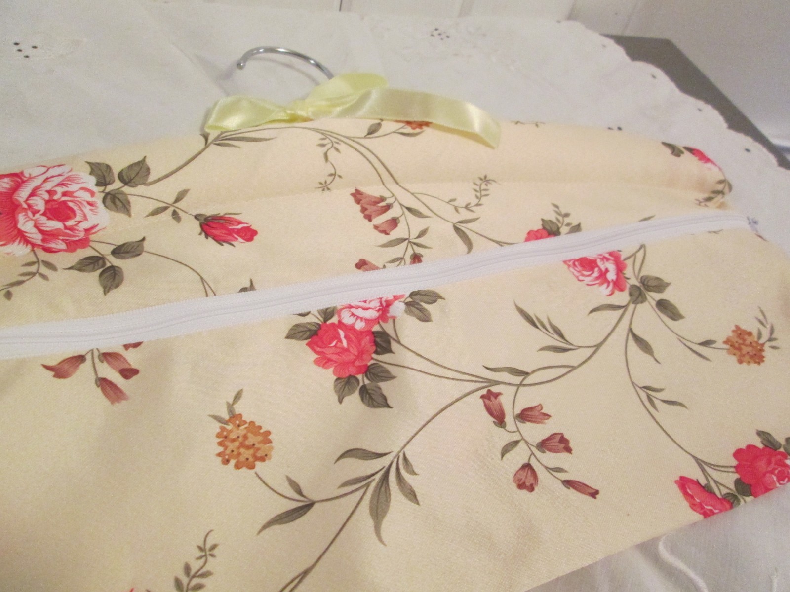 Satin Padded Hanger W Zipper Pocket Red Roses Floral Ribbon tie