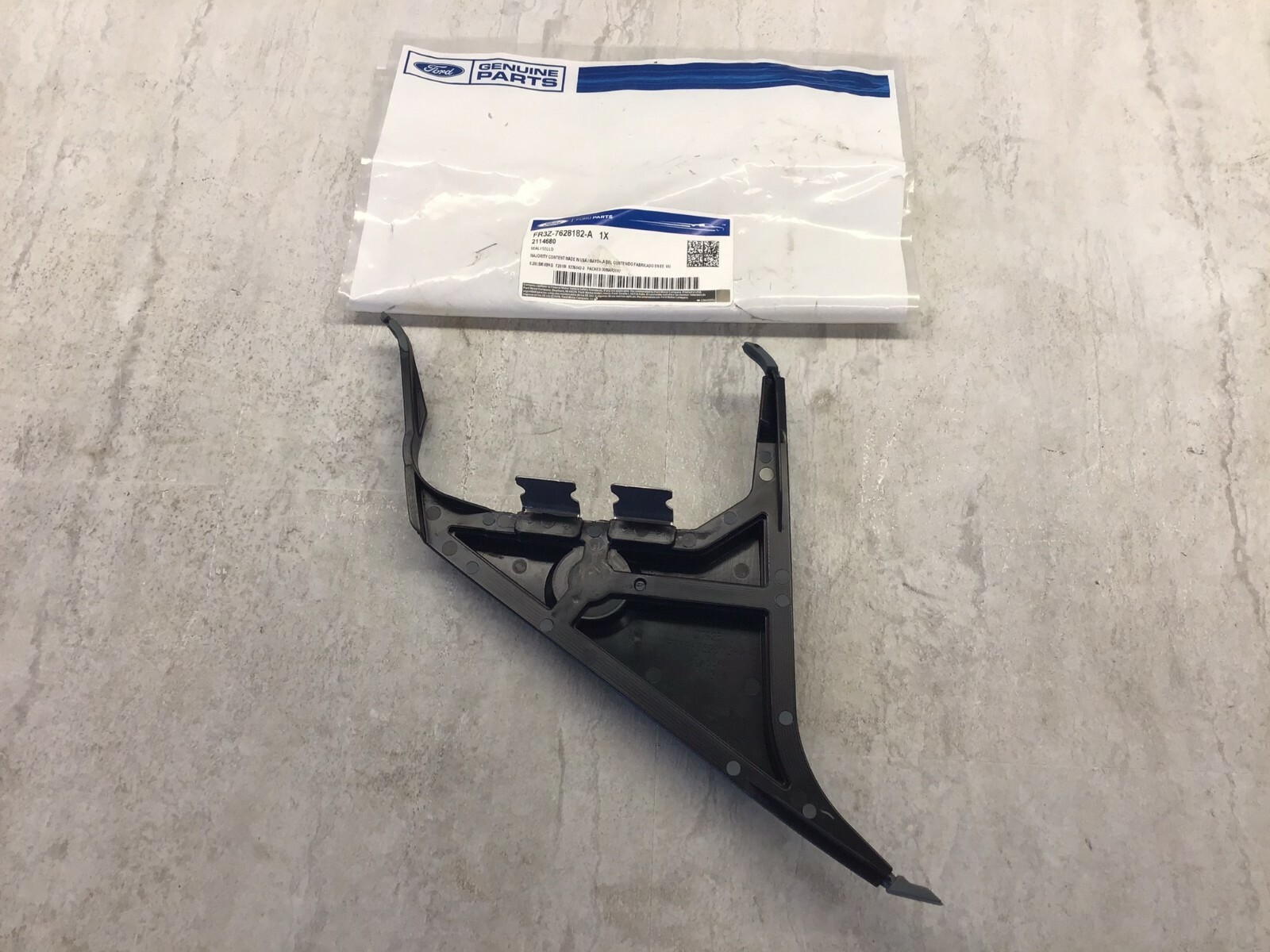 2015-2018 Ford Mustang OEM Right Side Body Panel Trim Seal FR3Z-7628182-A