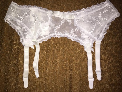 New fredericks of hollywood white lace embroidered w ribbon lacing garter belt S