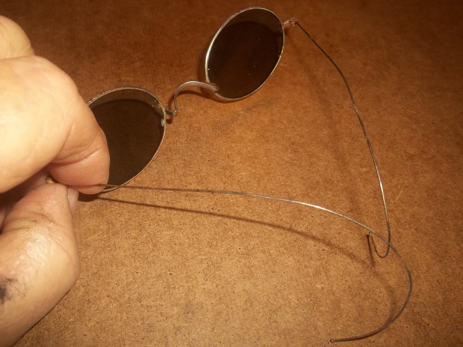ANTIQUE GRANNY/GRAMPS STYLE SUNGLASSES WIRE EAR PIECES METAL FRAMES