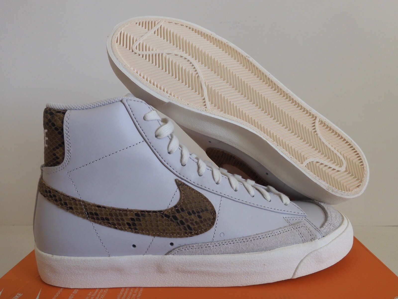 ✨️レア✨️Nike WMNS BLAZER MIDSUEDE VNTG 24.5 Nike (WMNS) Blazer Mid LX White Pendants (DM0850-100), Size