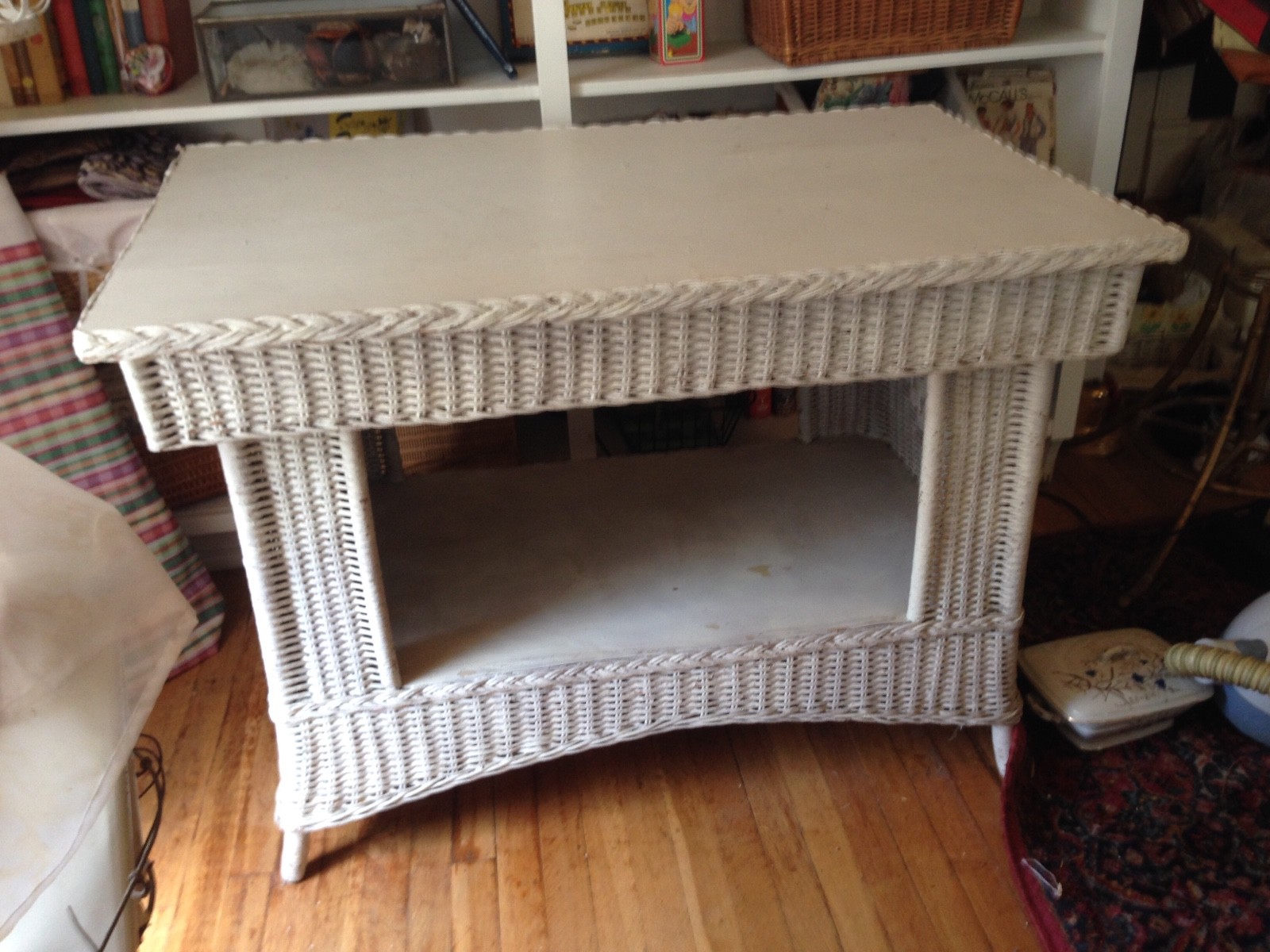 WONDERFUL COTTAGE CHIC WICKER DESK VINTAGE