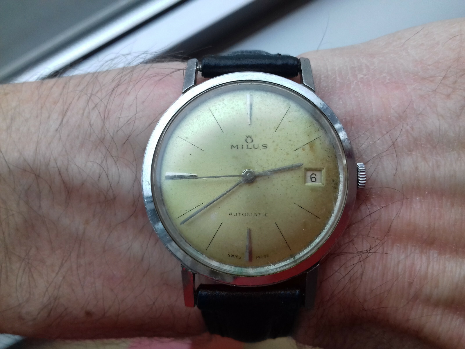 Milus AUTOMATIC CALENDAR 25 JEWELS VINTAGE WATCH SWISS Milus AUTOMATIC CALENDAR 25 JEWELS VINTAGE WATCH SWISS