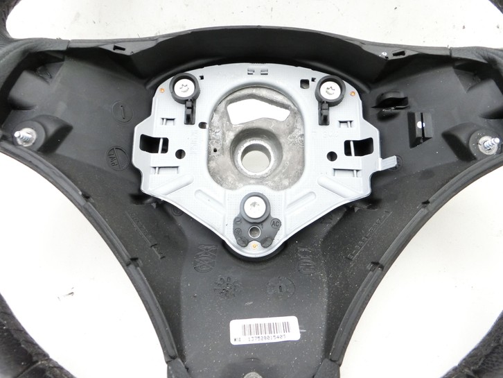 BMW 1er E88 125I 07-11 Lenkrad ohne Airbag BMW 1er E88 125I 07-11 26.10.2007 6795570 32306795570 gebraucht Vorschau 4