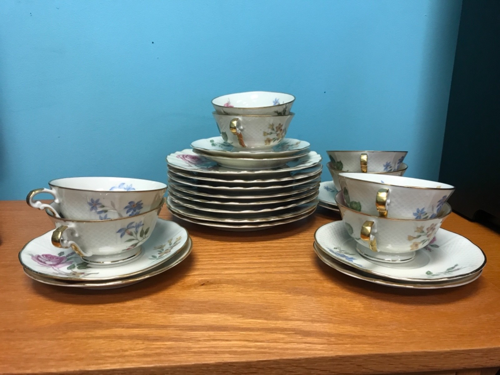 Tea Set for 8 L. Bernardaud & Co B & C Limoges France Flowers Lace Pattern