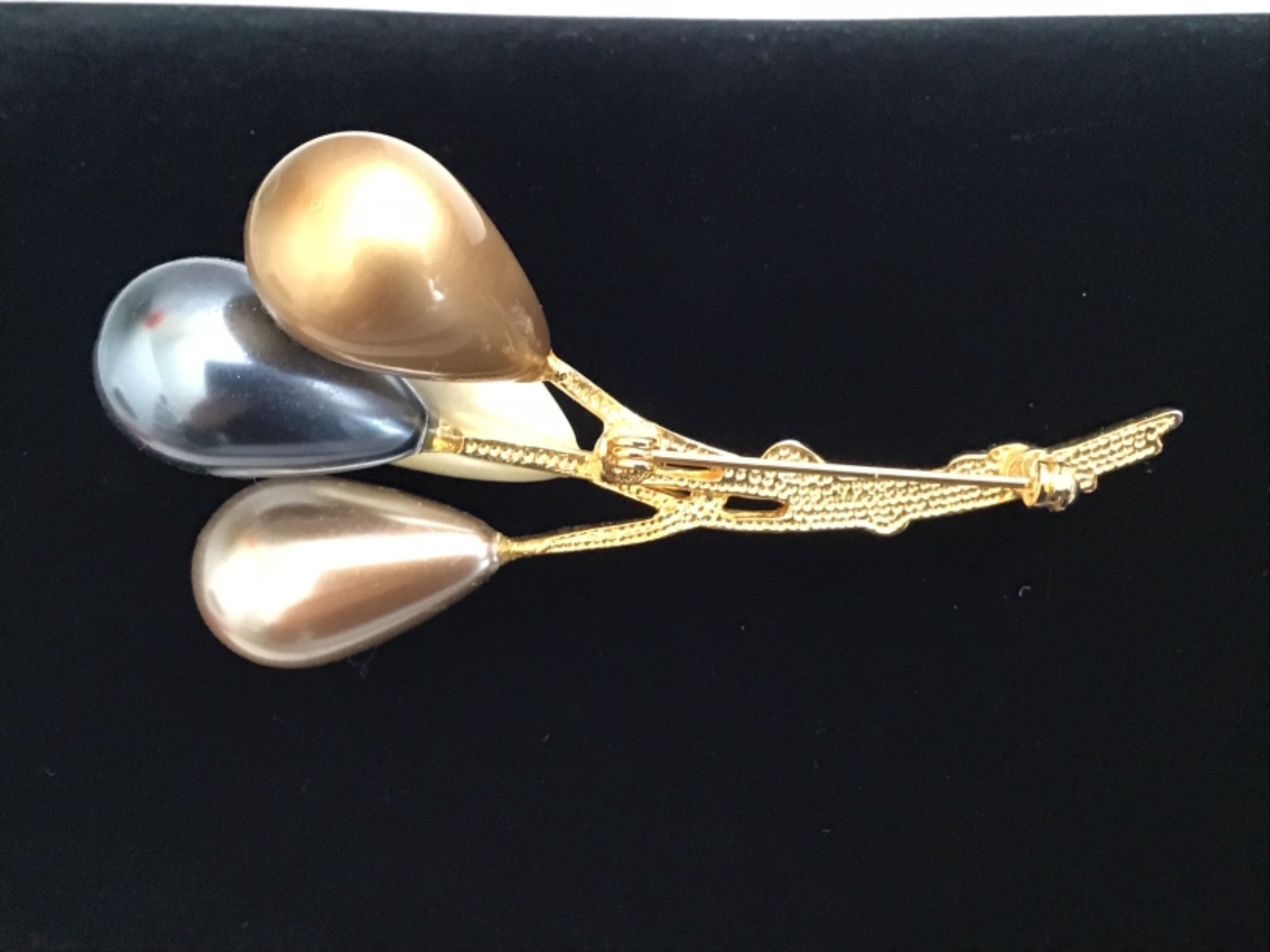 Vintage Large Gold Tone Faux Pearl Balloon Brooch