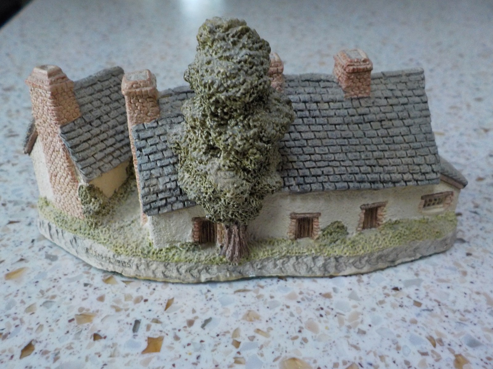 David Winter hand made and hand painted 1985 The Craftmens' Cottages