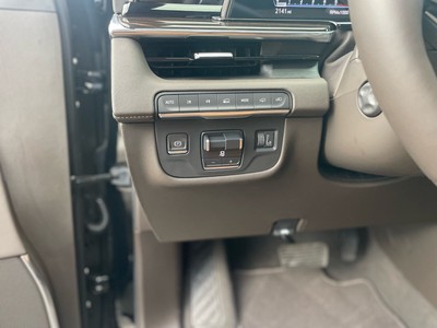 image 4 of interior