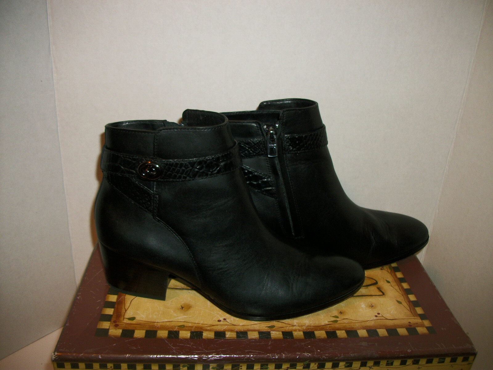 Coach Womens Patricia Black Leather Ankle Fashion Boots Size 10 B