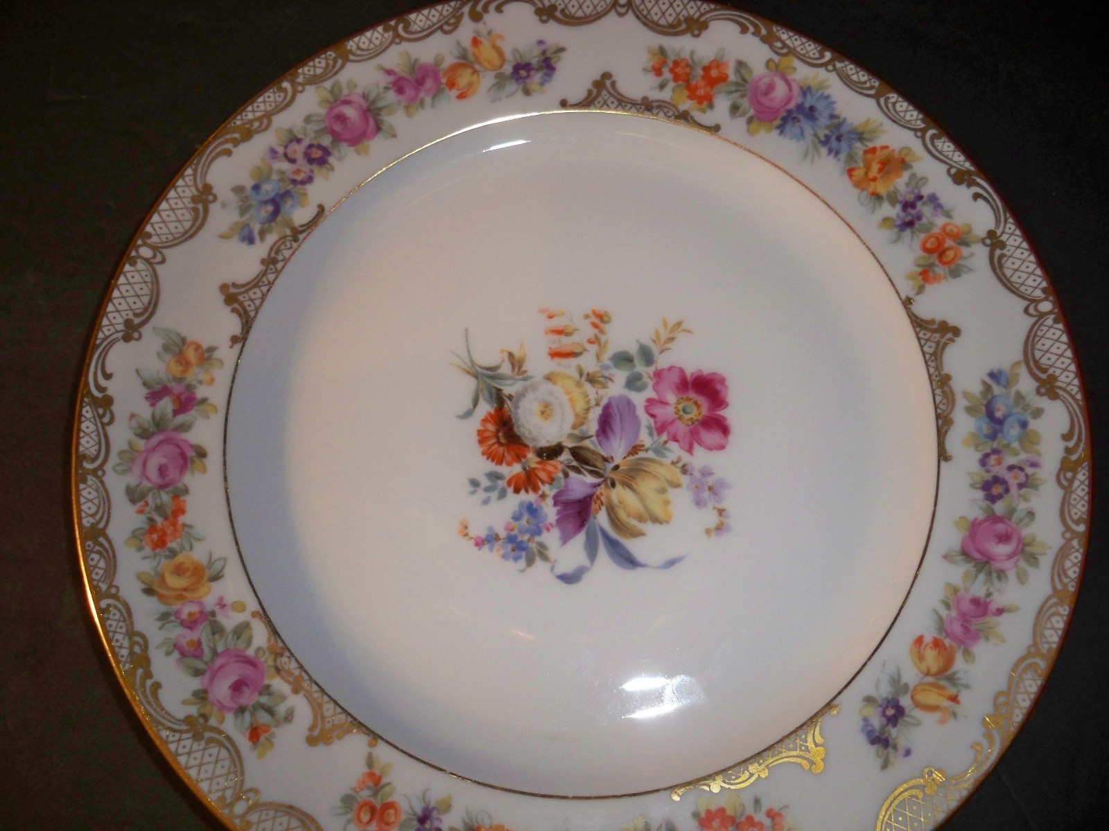 ROYAL BAYREUTH ROB41 DINNER PLATE FLORAL WITH GOLDTONE ACCENTS 9 7/8
