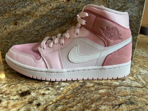 海外限定★男性も履ける＊Jordan 1 Mid Digital Pink CW5379-600 Jordan 1 Mid Digital Pink (Women's) - CW5379-600 - US