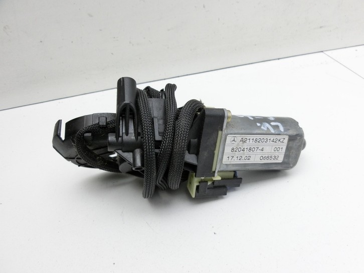 Mercedes W211 E200 02-06 Stellmotor für Sitzverstellung Links Vorne Mercedes W211 E200 02-06 27.02.2003... Vorschau 3