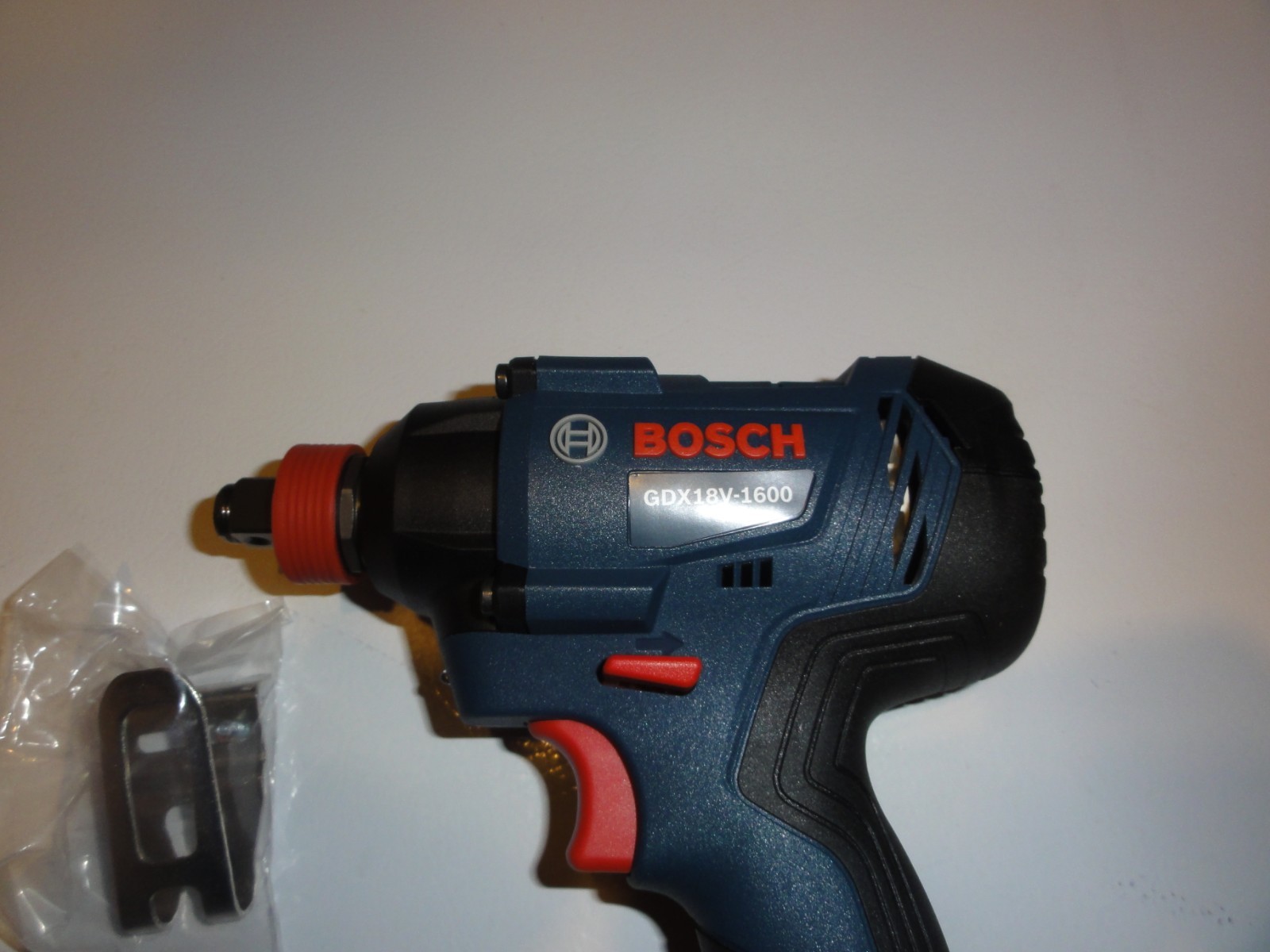 Bosch 18V 1/4 In & 1/2 In Two-In-One Socket-Ready Impact Driver GDX18V-1600N new