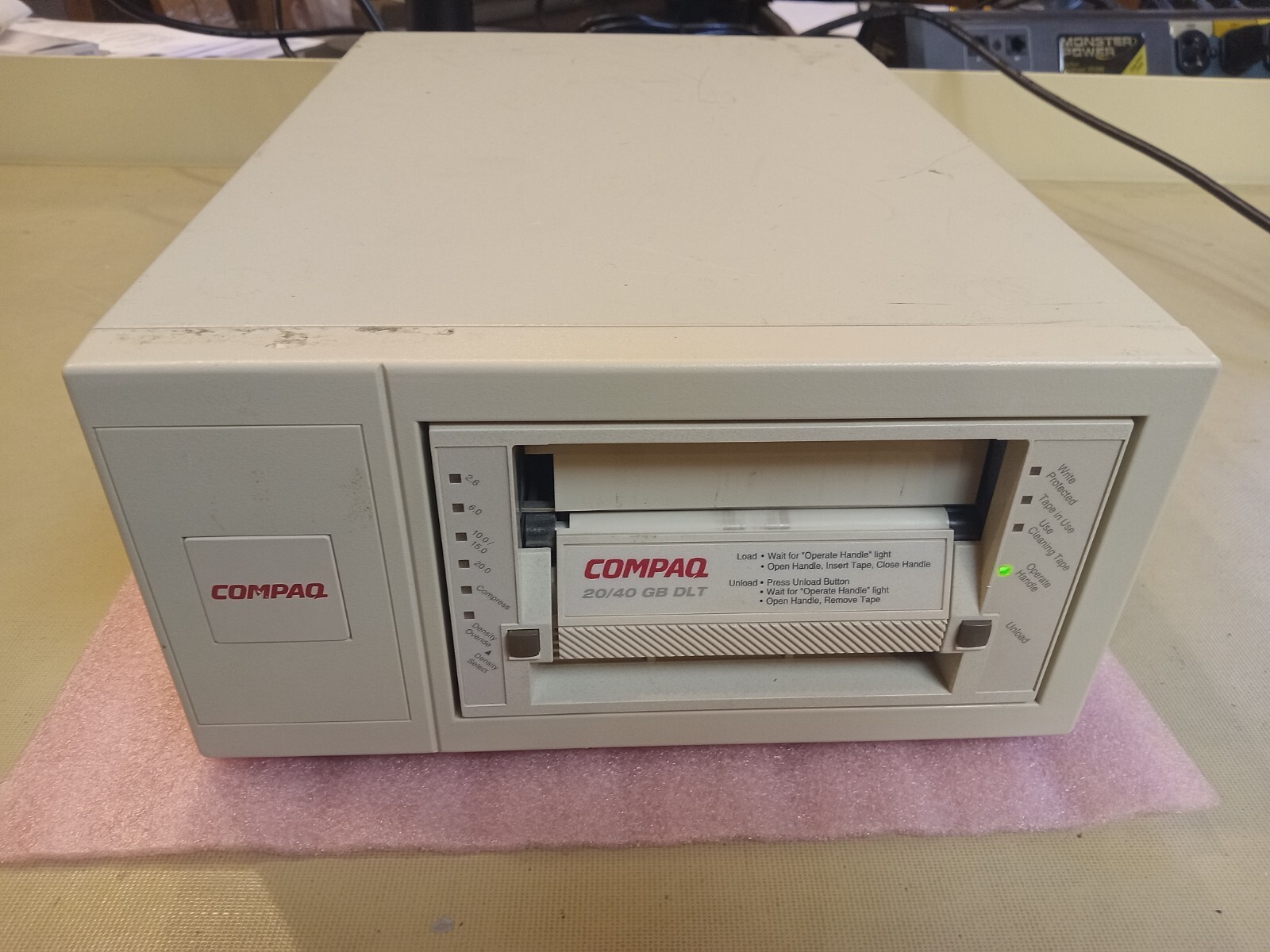 COMPAQ DLT Tape Drive 20/40GB SCSI