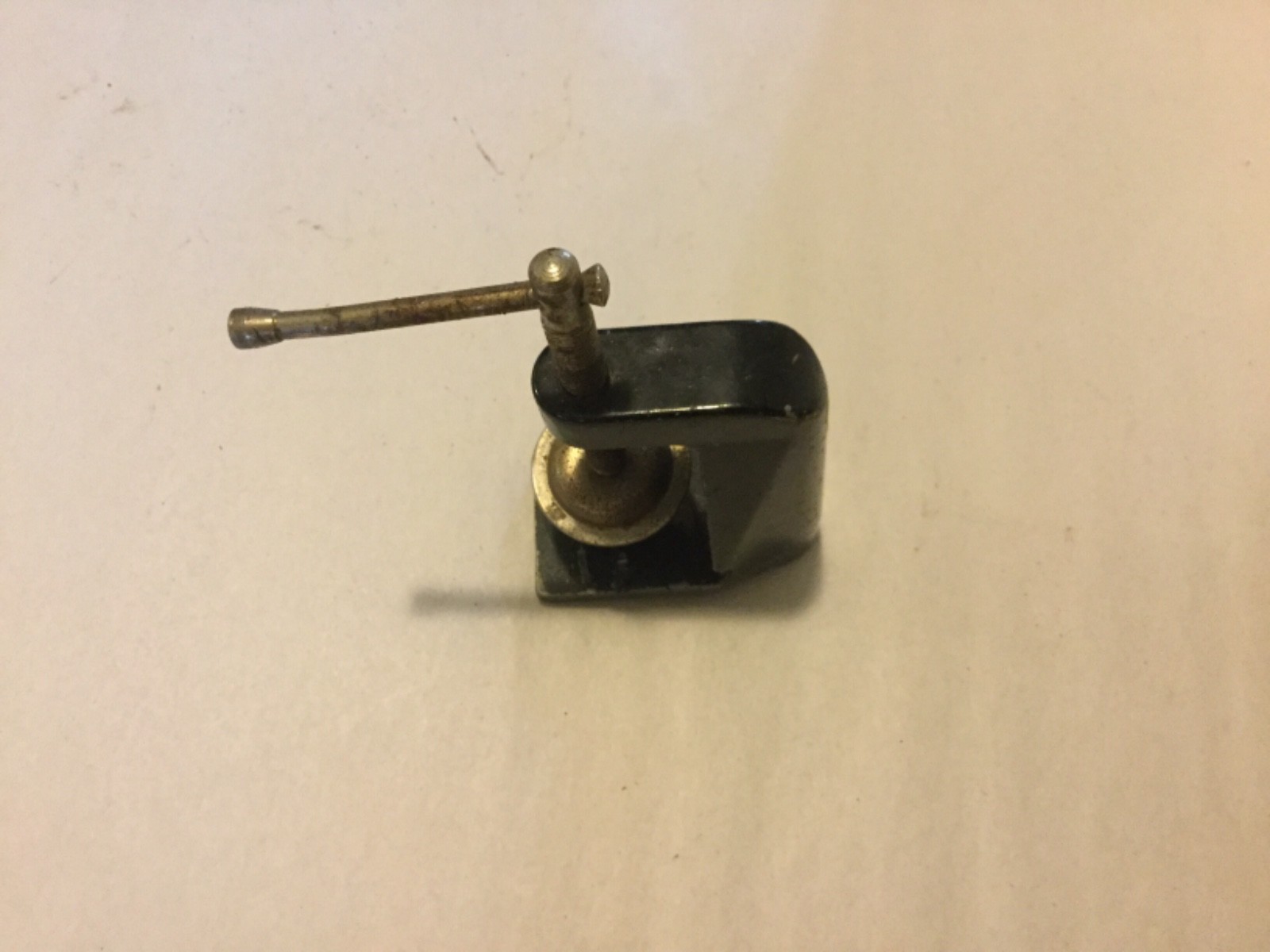 Vintage Table Top Clamp fits up to 2-1/4” table.Holds 1/2