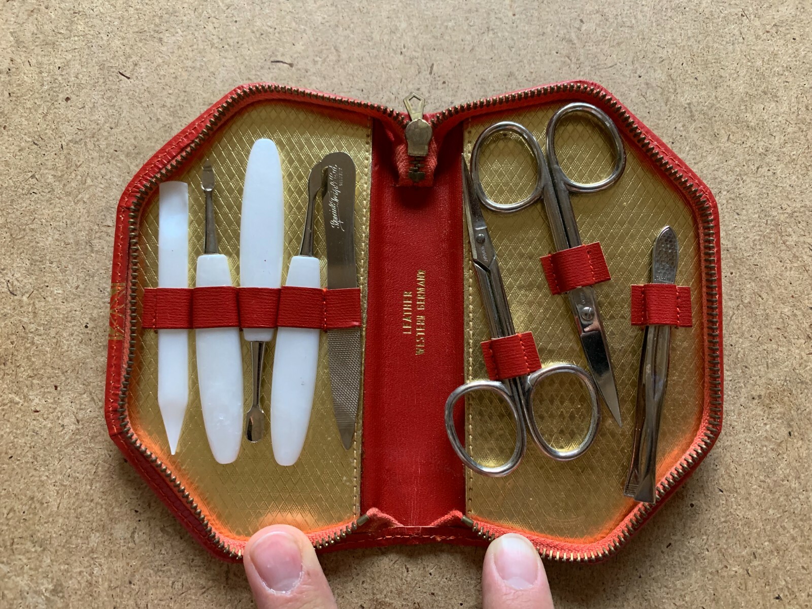 VINTAGE SPECIAL TRIPLE CUT NAIL GROOMING KIT RED LEATHER VINTAGE SPECIAL TRIPLE CUT NAIL GROOMING KIT RED LEATHER