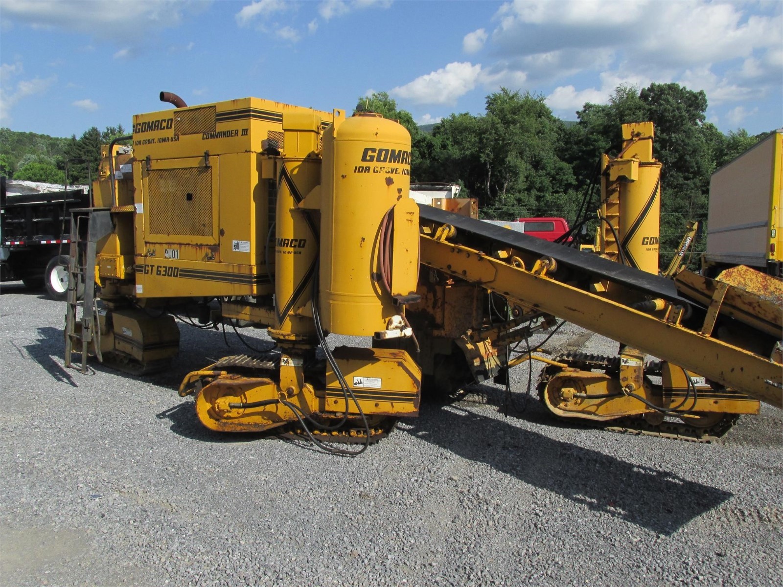 1990 GOMACO GT6300 CONCRETE CURB AND GUTTER MACHINE RUNS AND WORKS GREAT