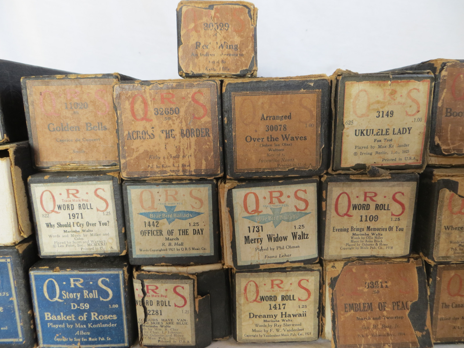 LOT OF 25 ANTIQUE QRS PLAYER PIANO ROLLS EARLY 1900s GOOD PLAYABLE CONDITION