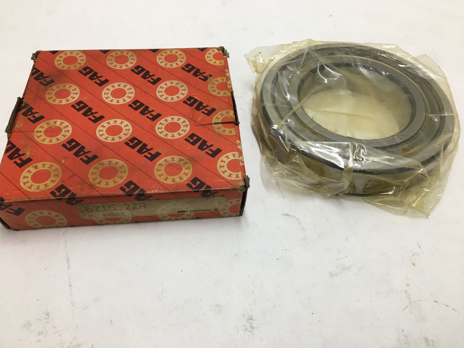 FAG 62152ZR Bearing Metal Seals 75x130x25 mm 6215 2ZR ZZ FAG 62152ZR Bearing Metal Seals 75x130x25 mm 6215 2ZR ZZ