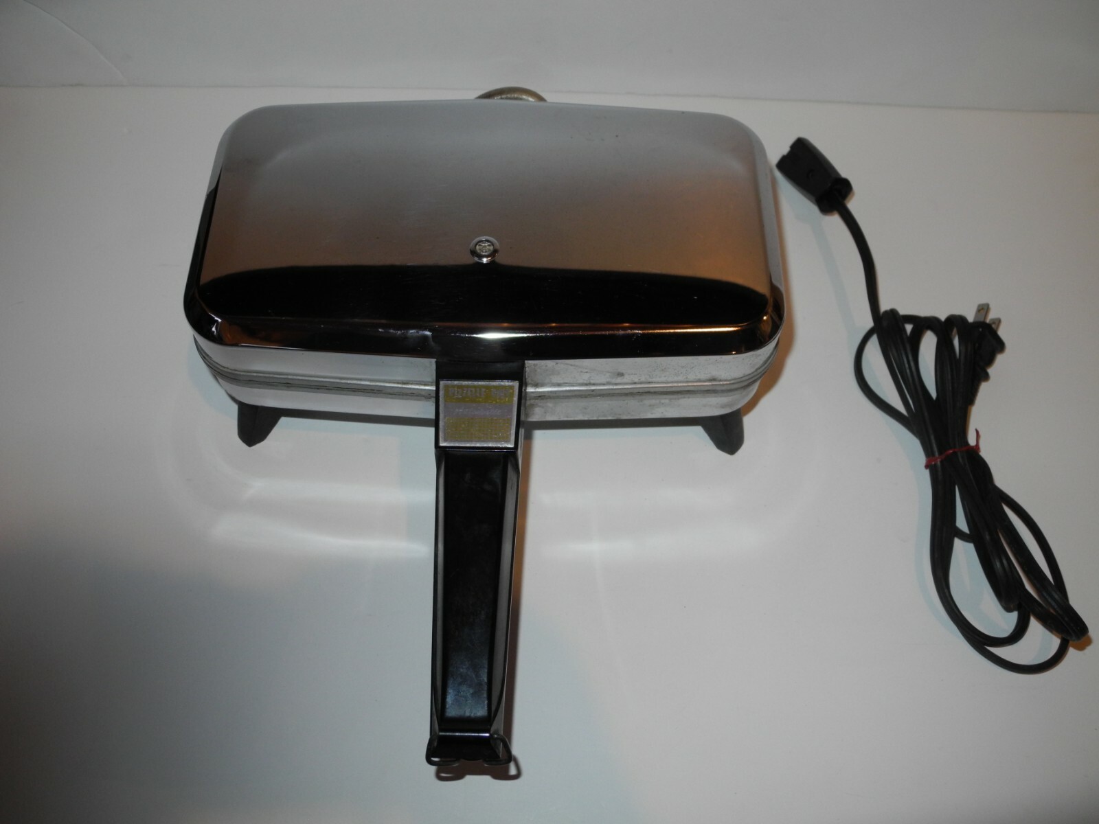 Vintage Vitantonio 300 Automatic Pizzelle Chef Pizzelle Iron Maker 800W Works