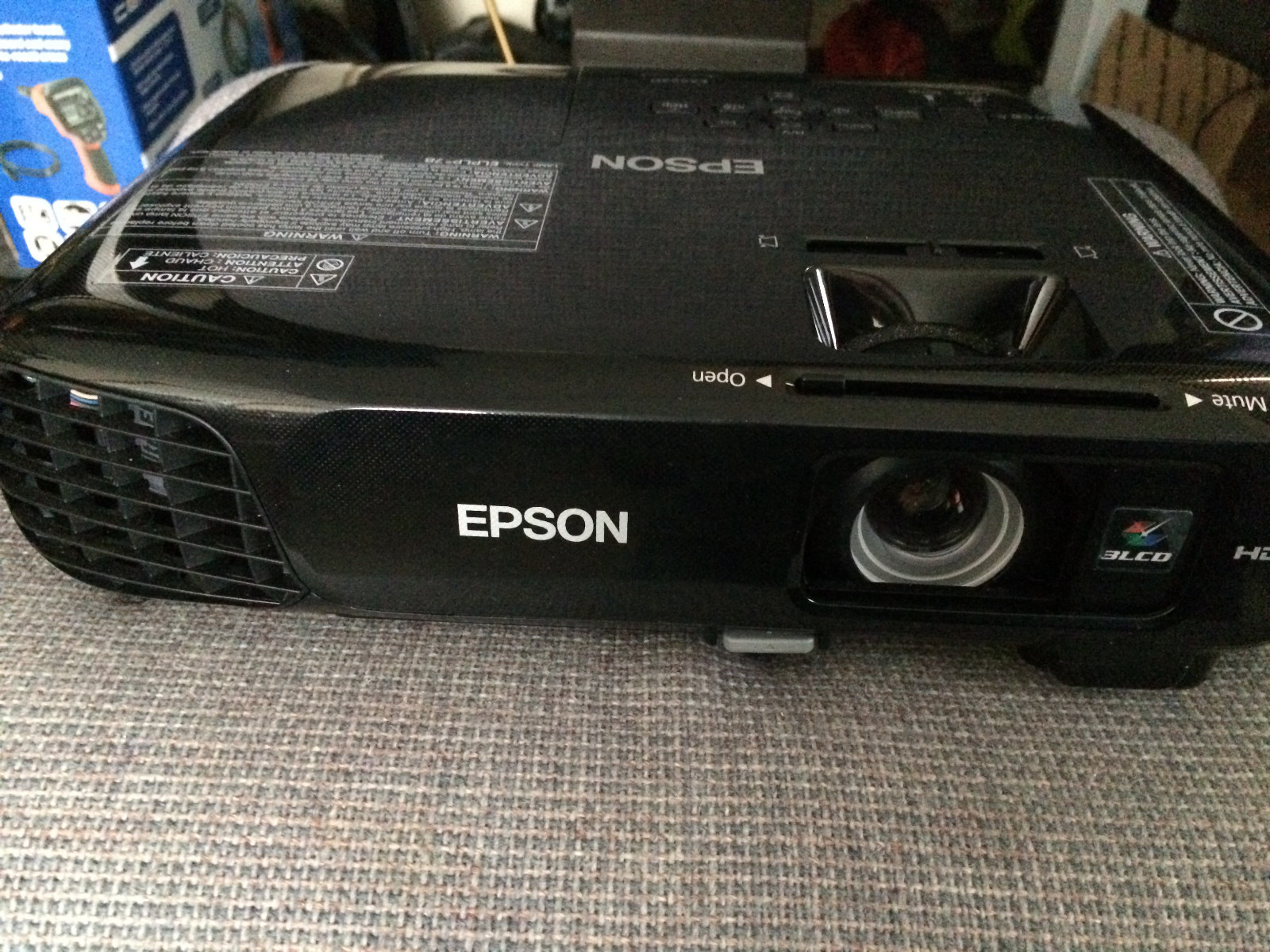 Epson EX5220 Wireless XGA 3LCD Projector - 3000 Lumens w/Travel Bag and Remote