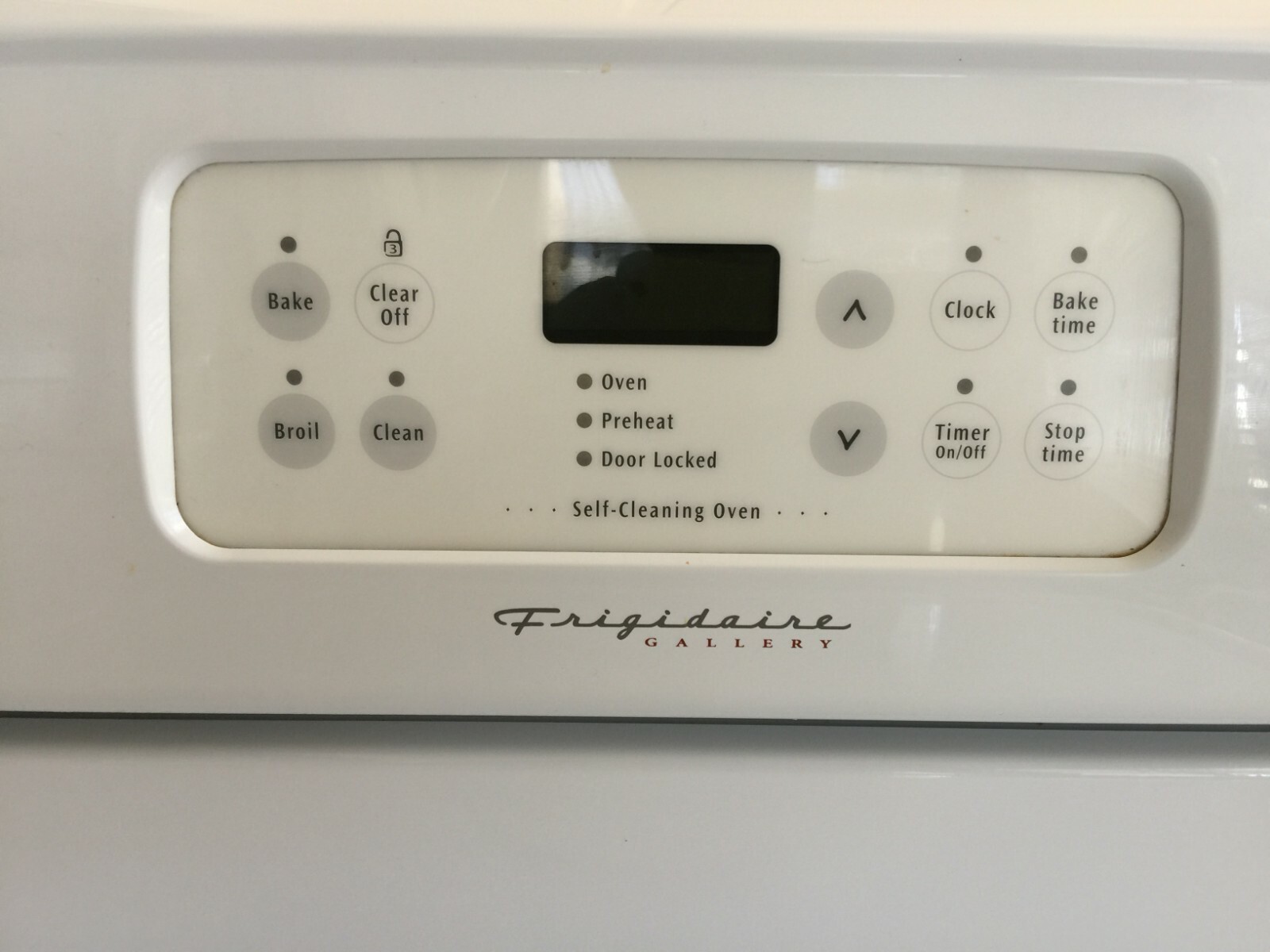 FRIGIDAIRE ELECTRIC RANGE  GLASS TOP WHITE EXCELLENT CONDITION USED