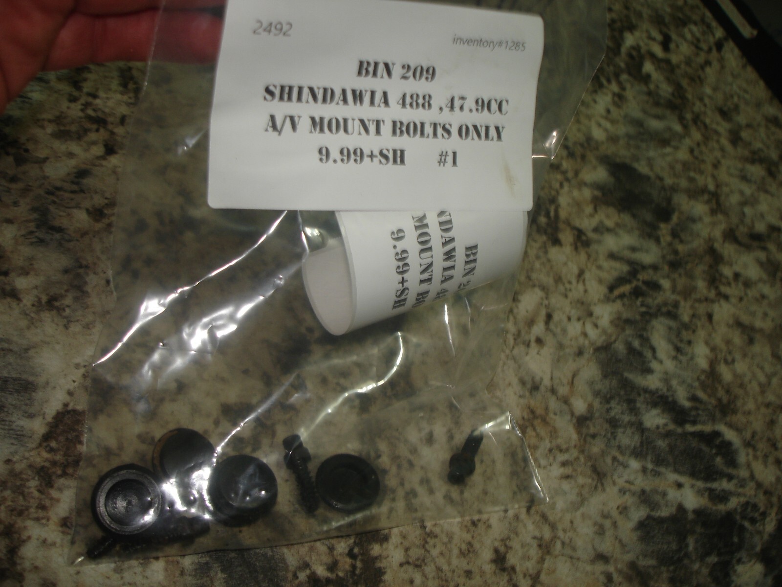 7side St様 Shindaiwa 488 47.9cc av mount bolts only chainsaw part only