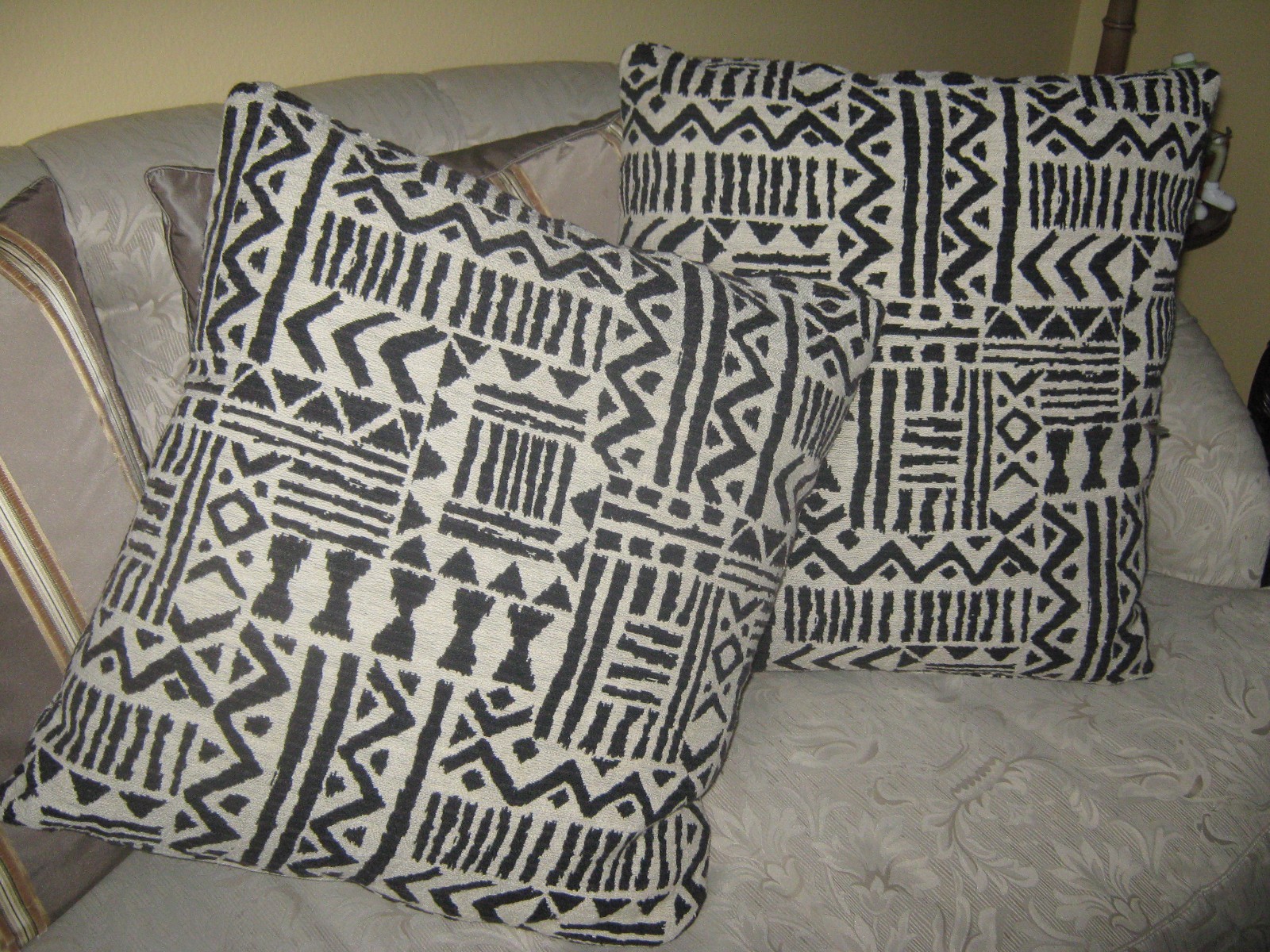 2 pillows 15 X 15 , hardly use,with soft Dacron filler