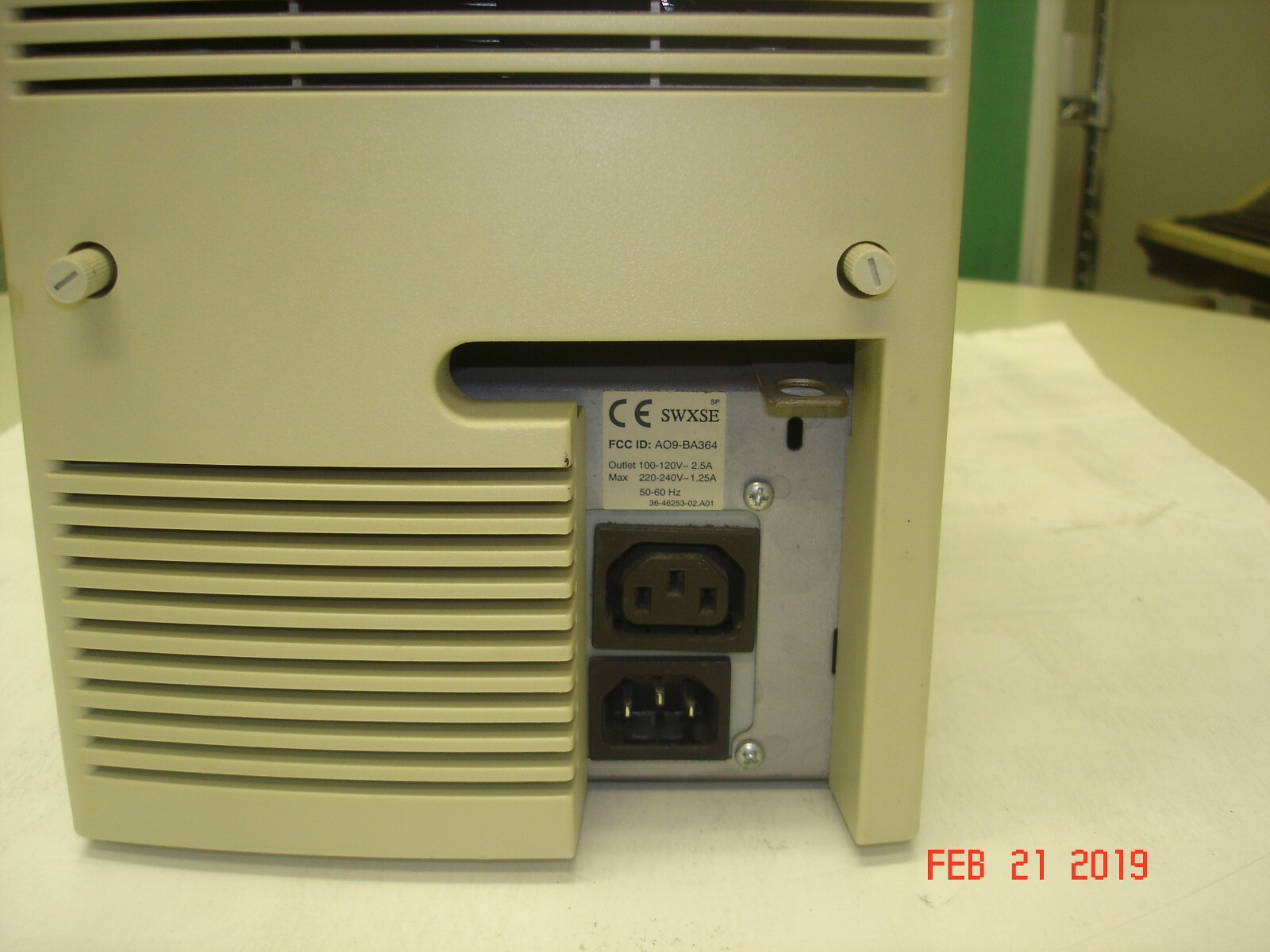 DEC BA364-AA 4 DEVICE DESKSIDE EXPANSION BOX SBB SWXSE-25 W/ KEY & POWER CORD