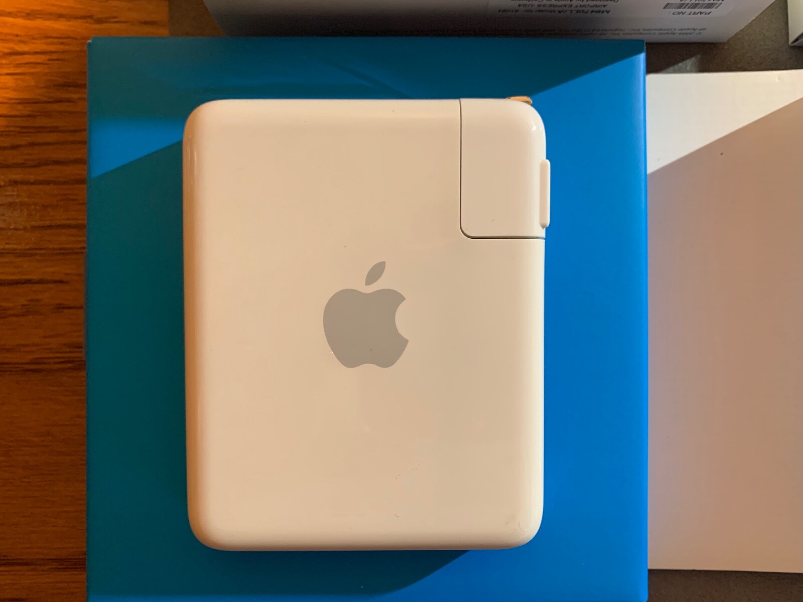 APPLE 2004 AIRPORT EXPRESS BASE STATION MODEL A1084 MINT CONDITION!