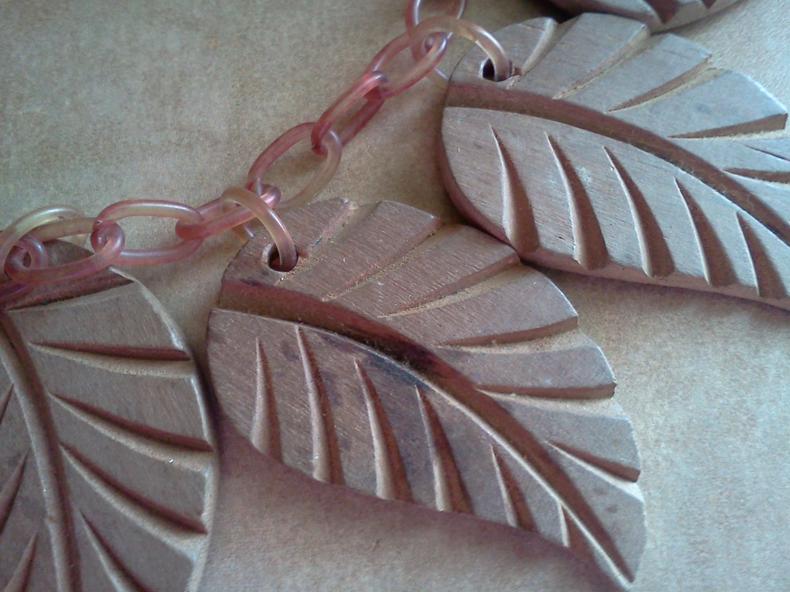 Vintage CELLULOID Chain Choker Necklace with Carved Wooden Leaves