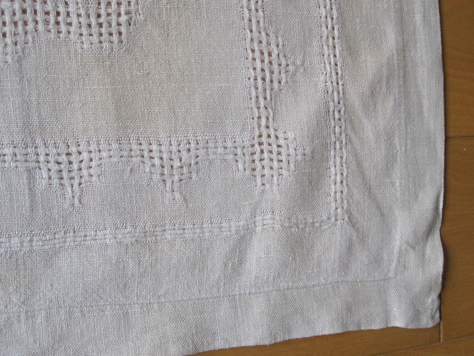 HANDSOME VINTAGE BEIGE NATURAL SOFT LINEN BLEND WOVEN TABLECLOTH 70
