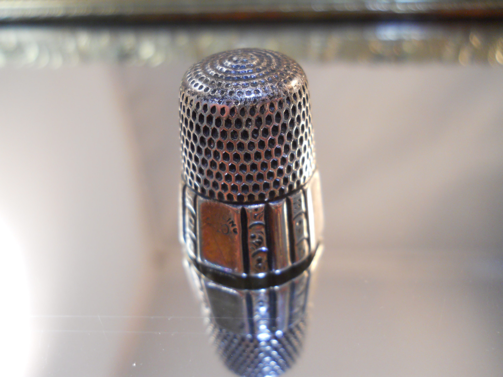 ANTIQUE SIMONS STERLING SILVER COLLECTIBLE SEWING THIMBLE SIZE 10 PANEL & SCROLL