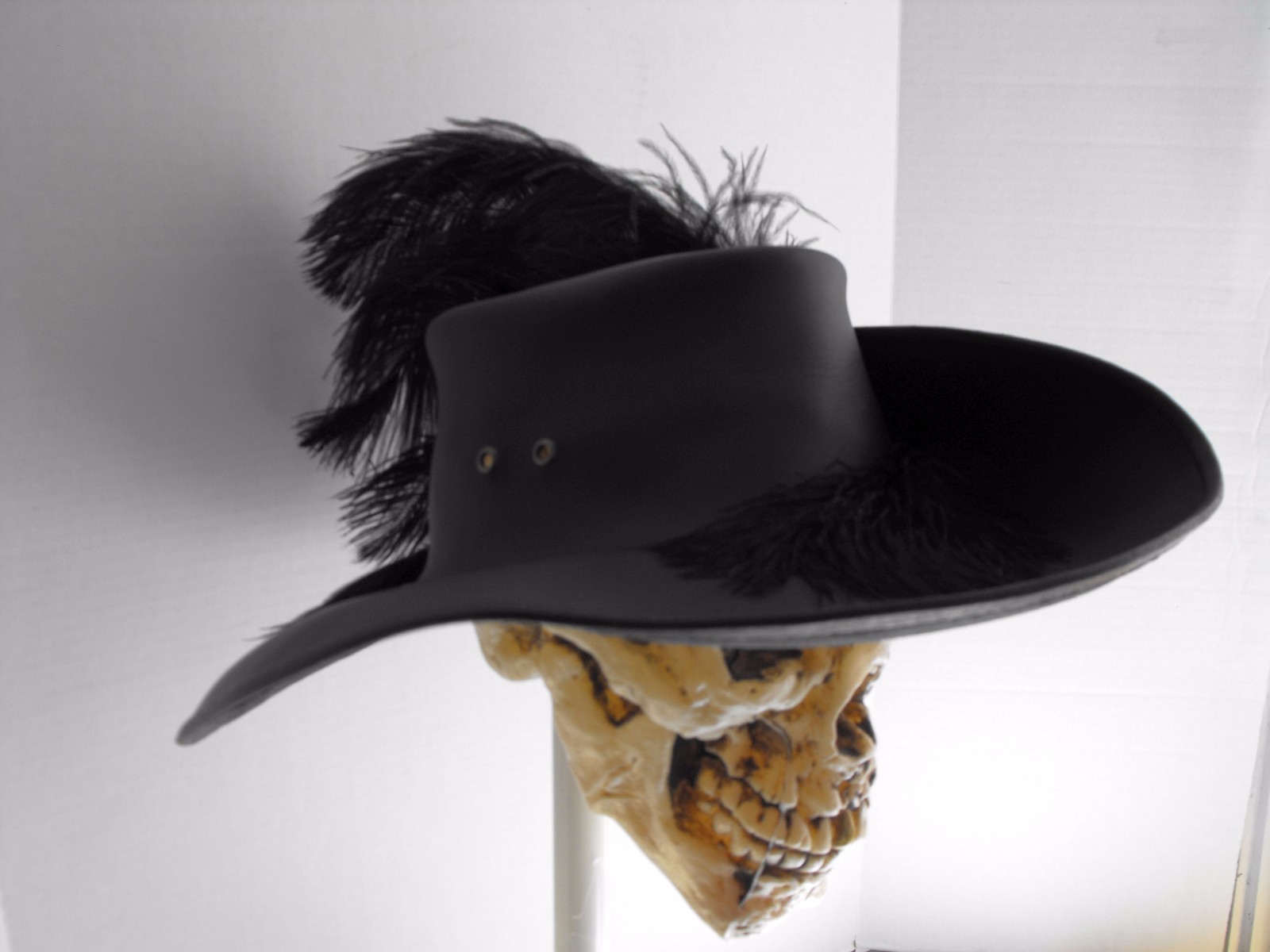 musketeer black leather hat pirate feather costume cosplay reenactment cosplay