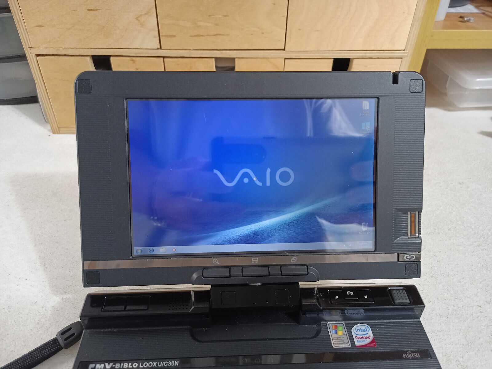 FUJITSU FMV UMPC FMV-BIBLO LOOX UC30 Z520 1.33GHz 80GB 1GB FUJITSU FMV UMPC FMV-BIBLO LOOX UC30 Z520 1.33GHz 80GB 1GB